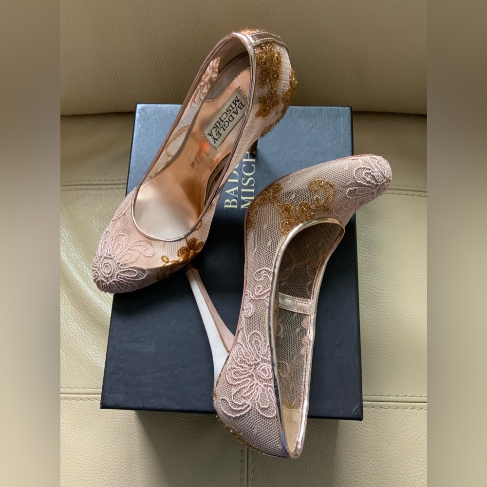 Women's Badgley Mischka  Beige Mesh Fabric 4" Stiletto Pump Sz 7